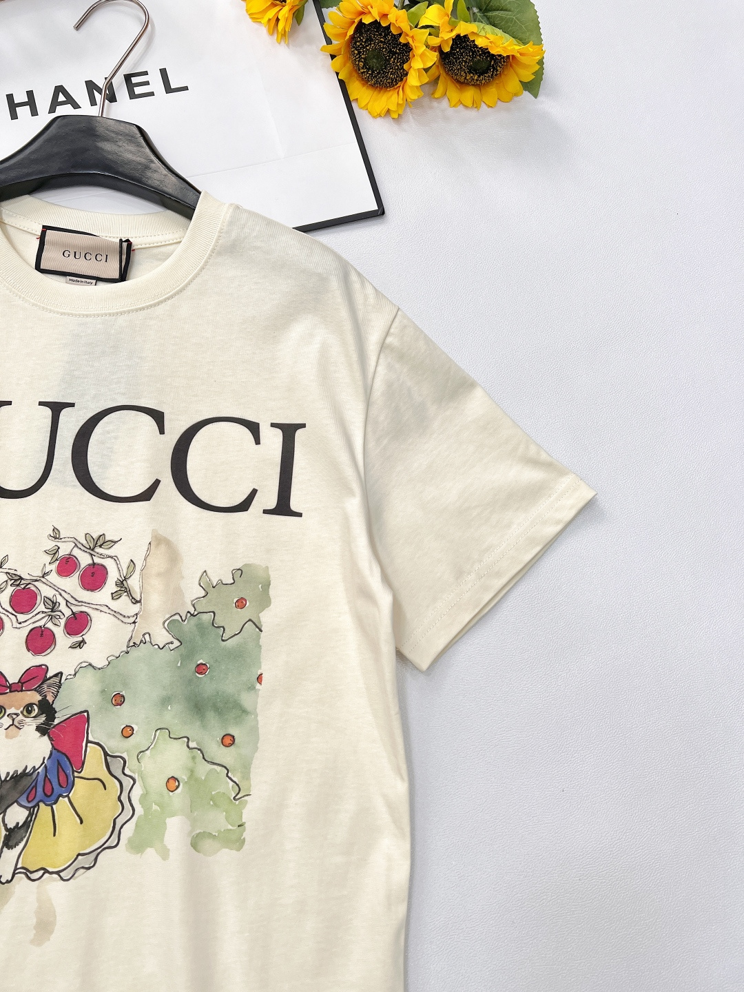 🆕 GUCCI 可爱猫咪印花短袖T恤。水彩印花可爱帅气又时髦的调调！设计感十足，干净又清爽 满满的青春活