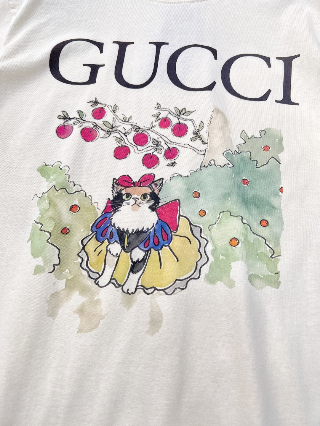 🆕 GUCCI 可爱猫咪印花短袖T恤。水彩印花可爱帅气又时髦的调调！设计感十足，干净又清爽 满满的青春活