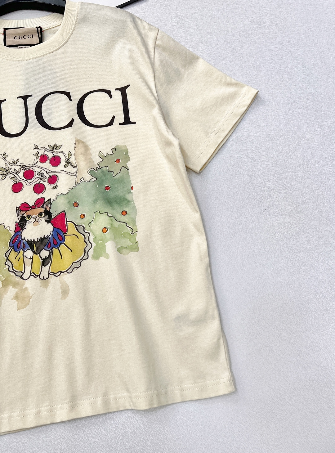 🆕 GUCCI 可爱猫咪印花短袖T恤。水彩印花可爱帅气又时髦的调调！设计感十足，干净又清爽 满满的青春活