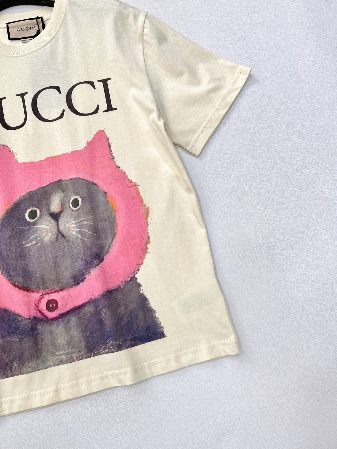 🆕 GUCCI 可爱猫咪印花短袖T恤。水彩印花可爱帅气又时髦的调调！设计感十足，干净又清爽 满满的青春活