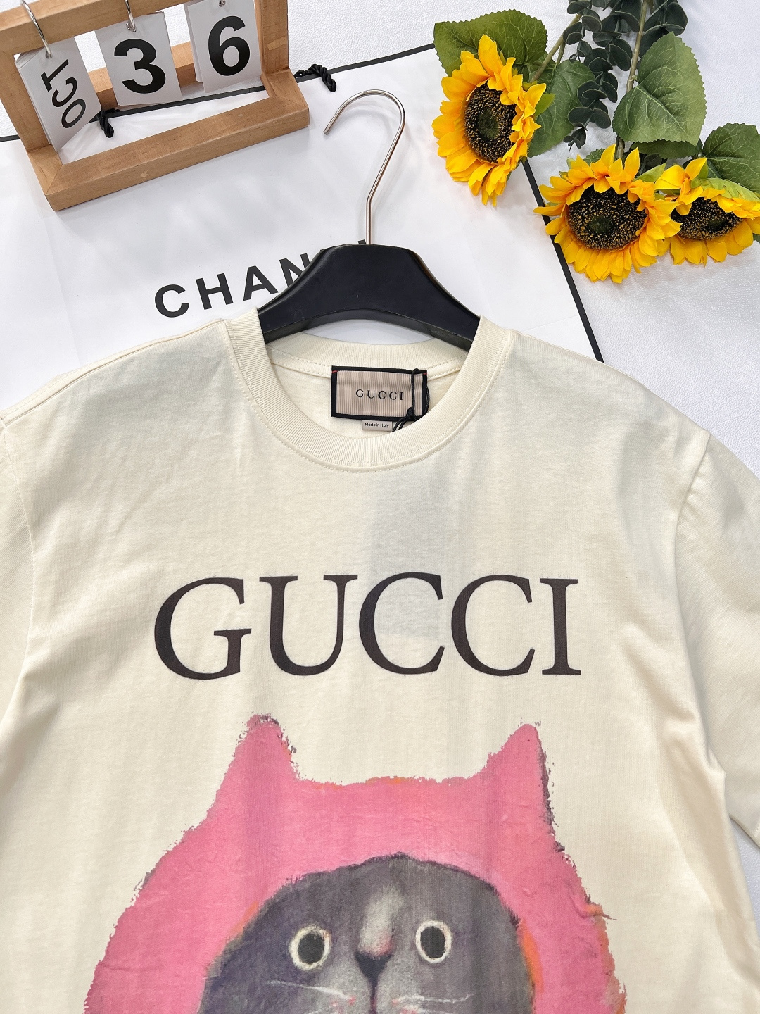 🆕 GUCCI 可爱猫咪印花短袖T恤。水彩印花可爱帅气又时髦的调调！设计感十足，干净又清爽 满满的青春活