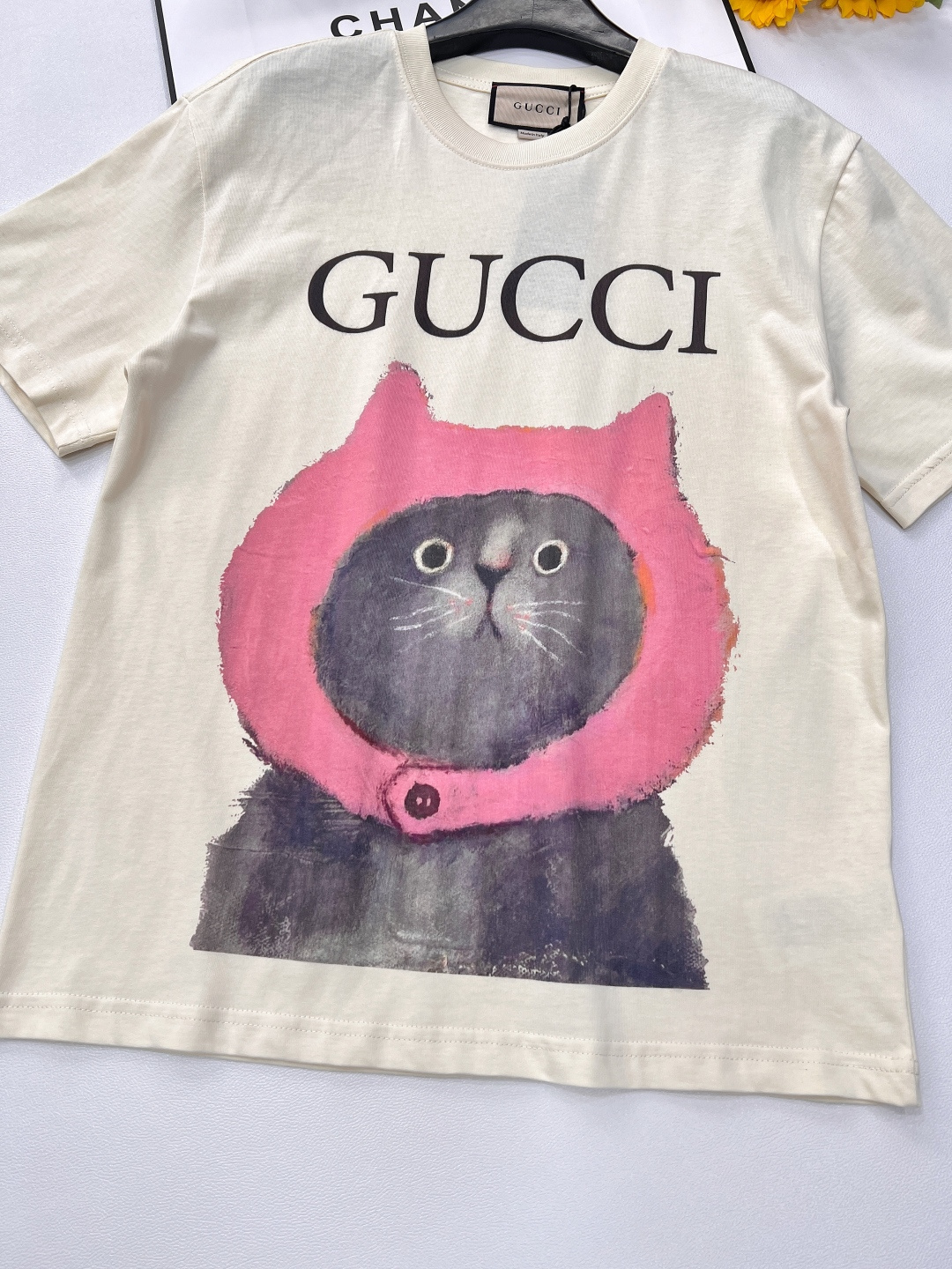 🆕 GUCCI 可爱猫咪印花短袖T恤。水彩印花可爱帅气又时髦的调调！设计感十足，干净又清爽 满满的青春活