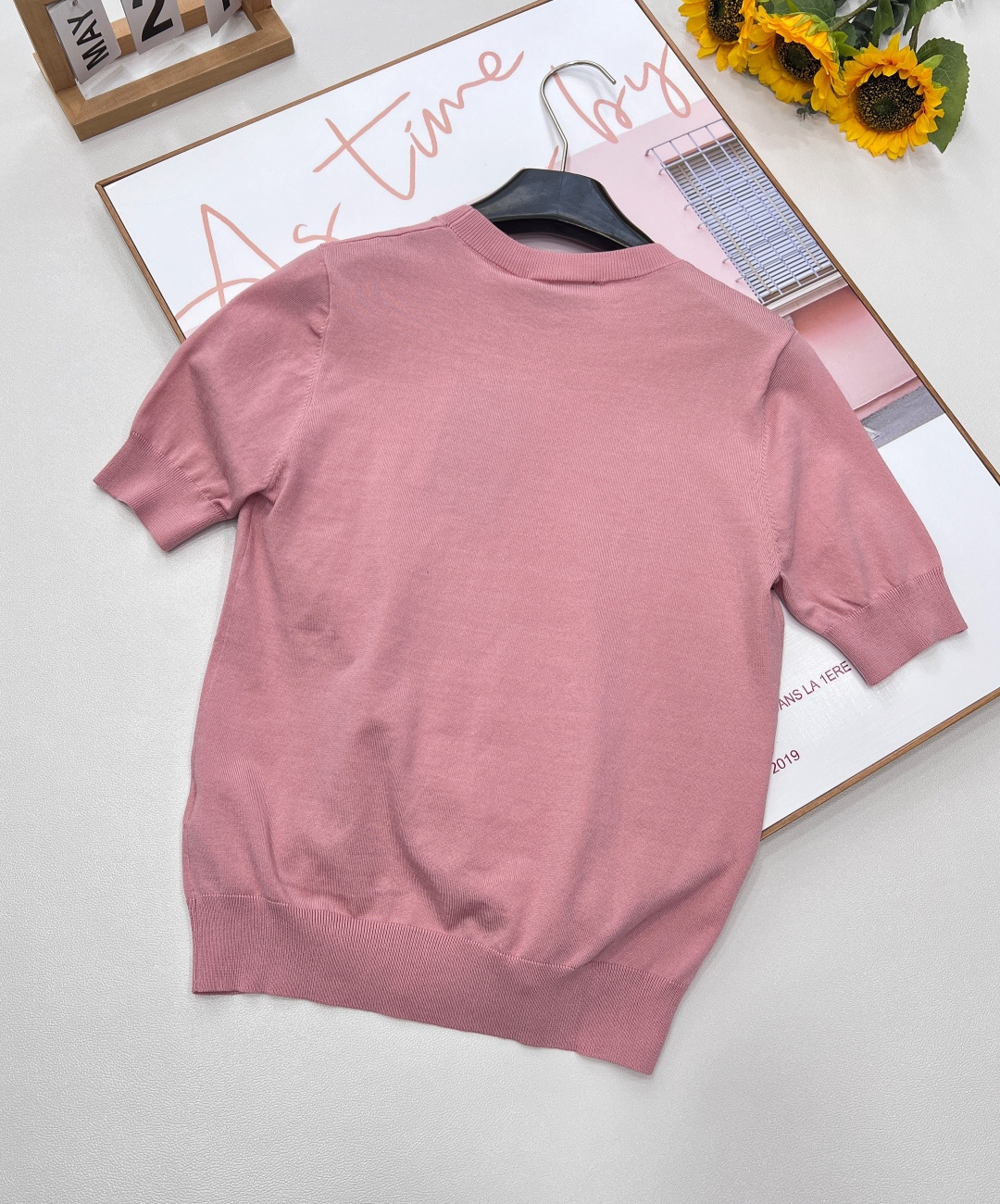 🆕 GUCCI 秋冬新款 胸前字母logo圆领针织针织短袖。经典圆领百搭版型不挑人！精美Gucci嵌花细