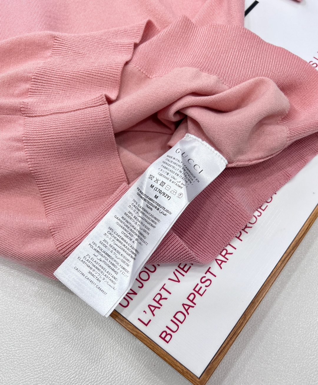 🆕 GUCCI 秋冬新款 胸前字母logo圆领针织针织短袖。经典圆领百搭版型不挑人！精美Gucci嵌花细