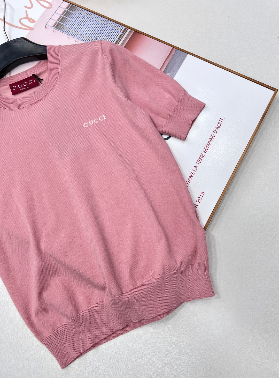 🆕 GUCCI 秋冬新款 胸前字母logo圆领针织针织短袖。经典圆领百搭版型不挑人！精美Gucci嵌花细