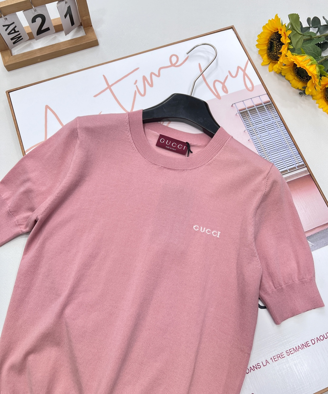 🆕 GUCCI 秋冬新款 胸前字母logo圆领针织针织短袖。经典圆领百搭版型不挑人！精美Gucci嵌花细