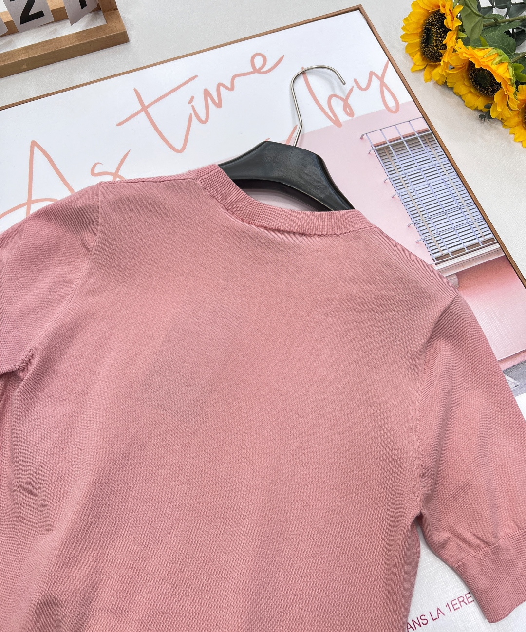 🆕 GUCCI 秋冬新款 胸前字母logo圆领针织针织短袖。经典圆领百搭版型不挑人！精美Gucci嵌花细