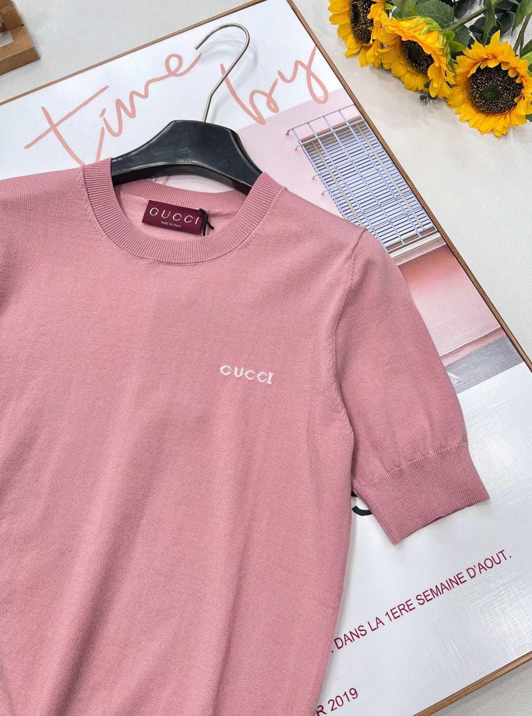 🆕 GUCCI 秋冬新款 胸前字母logo圆领针织针织短袖。经典圆领百搭版型不挑人！精美Gucci嵌花细