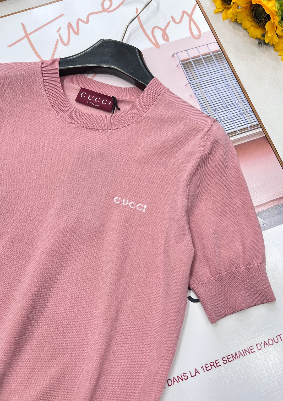 🆕 GUCCI 秋冬新款 胸前字母logo圆领针织针织短袖。经典圆领百搭版型不挑人！精美Gucci嵌花细