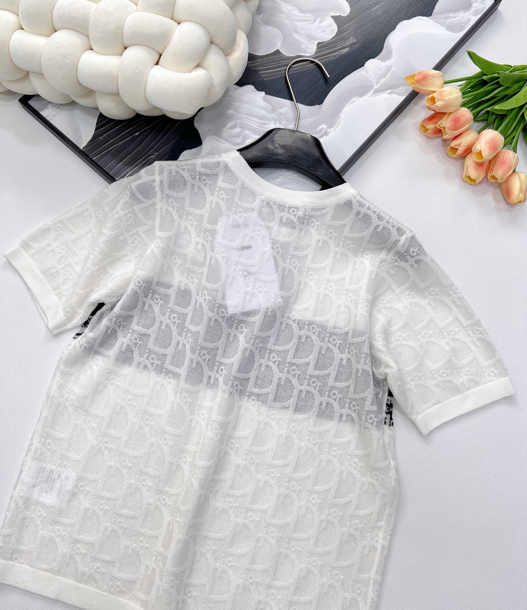 🆕 DIOR 提花暗纹老花logo针织衫短袖这个针织短袖深深的俘获了我的心！超正的版型，显肤白的好手，经