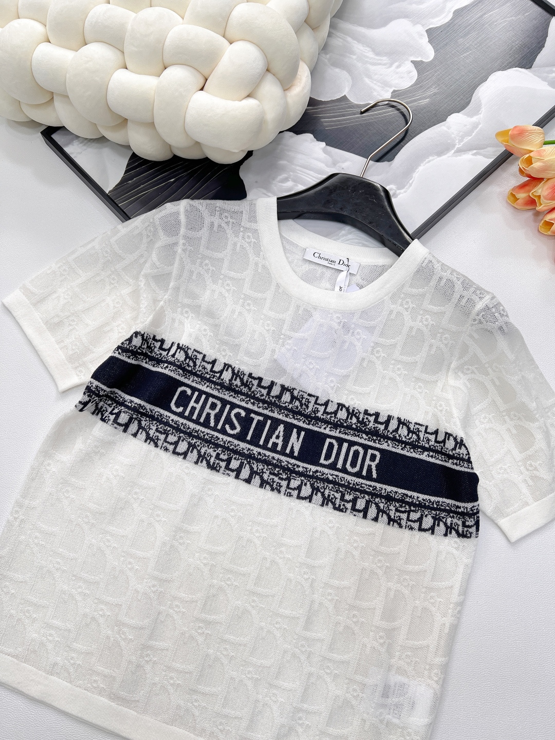 🆕 DIOR 提花暗纹老花logo针织衫短袖这个针织短袖深深的俘获了我的心！超正的版型，显肤白的好手，经