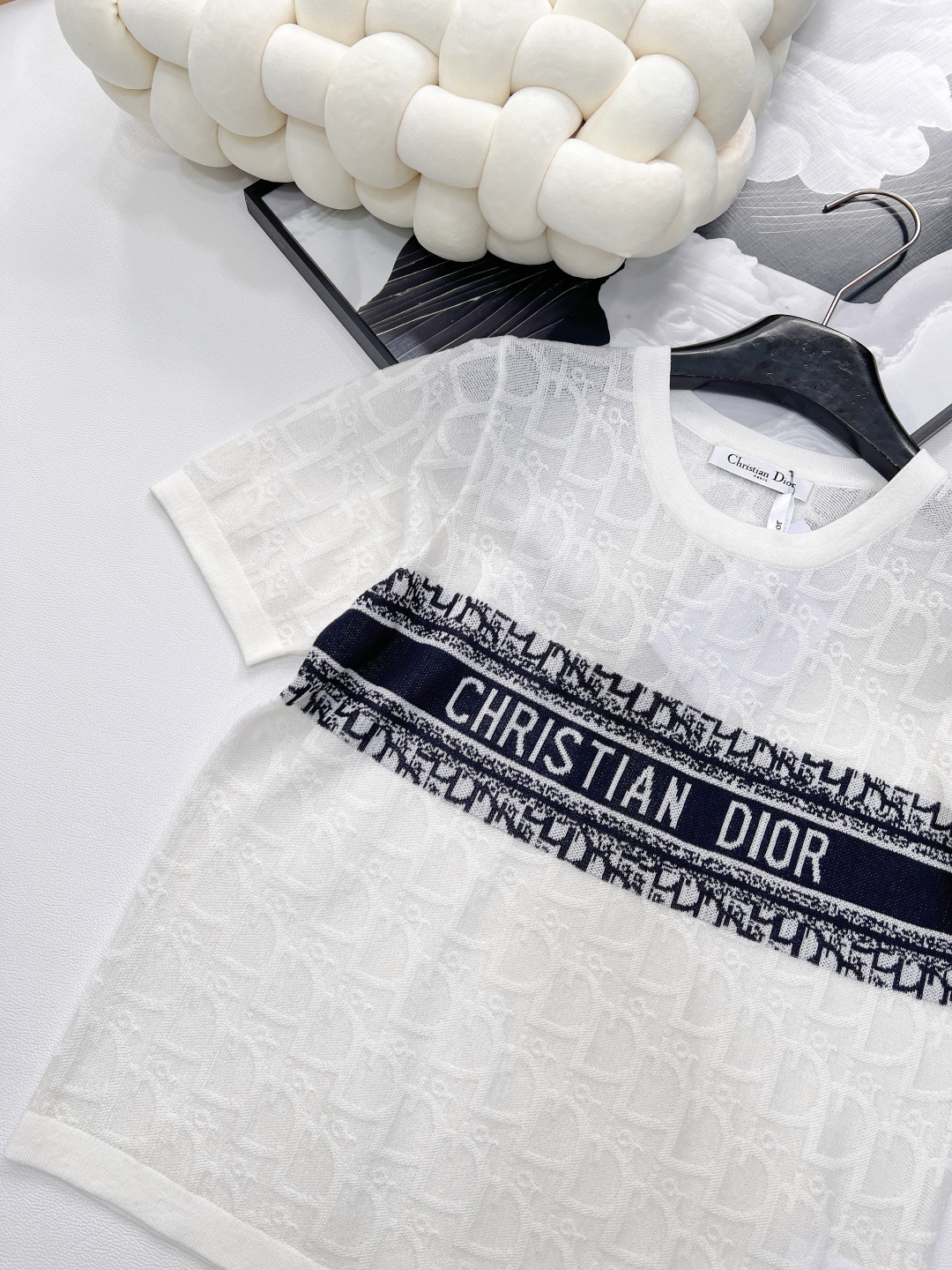 🆕 DIOR 提花暗纹老花logo针织衫短袖这个针织短袖深深的俘获了我的心！超正的版型，显肤白的好手，经