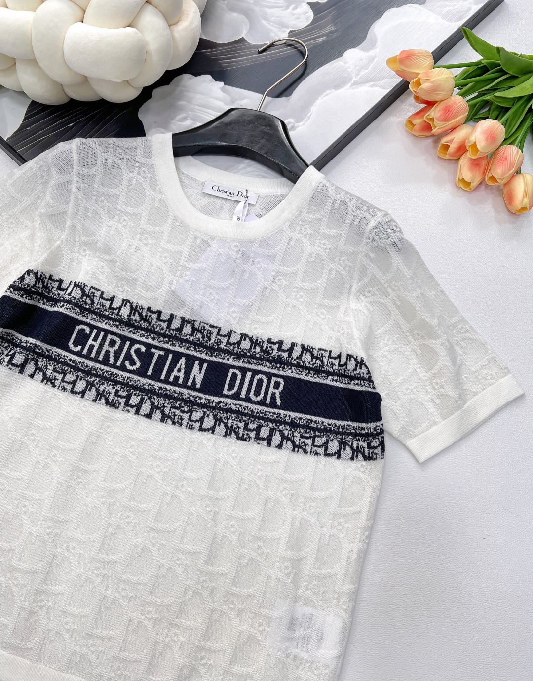 🆕 DIOR 提花暗纹老花logo针织衫短袖这个针织短袖深深的俘获了我的心！超正的版型，显肤白的好手，经