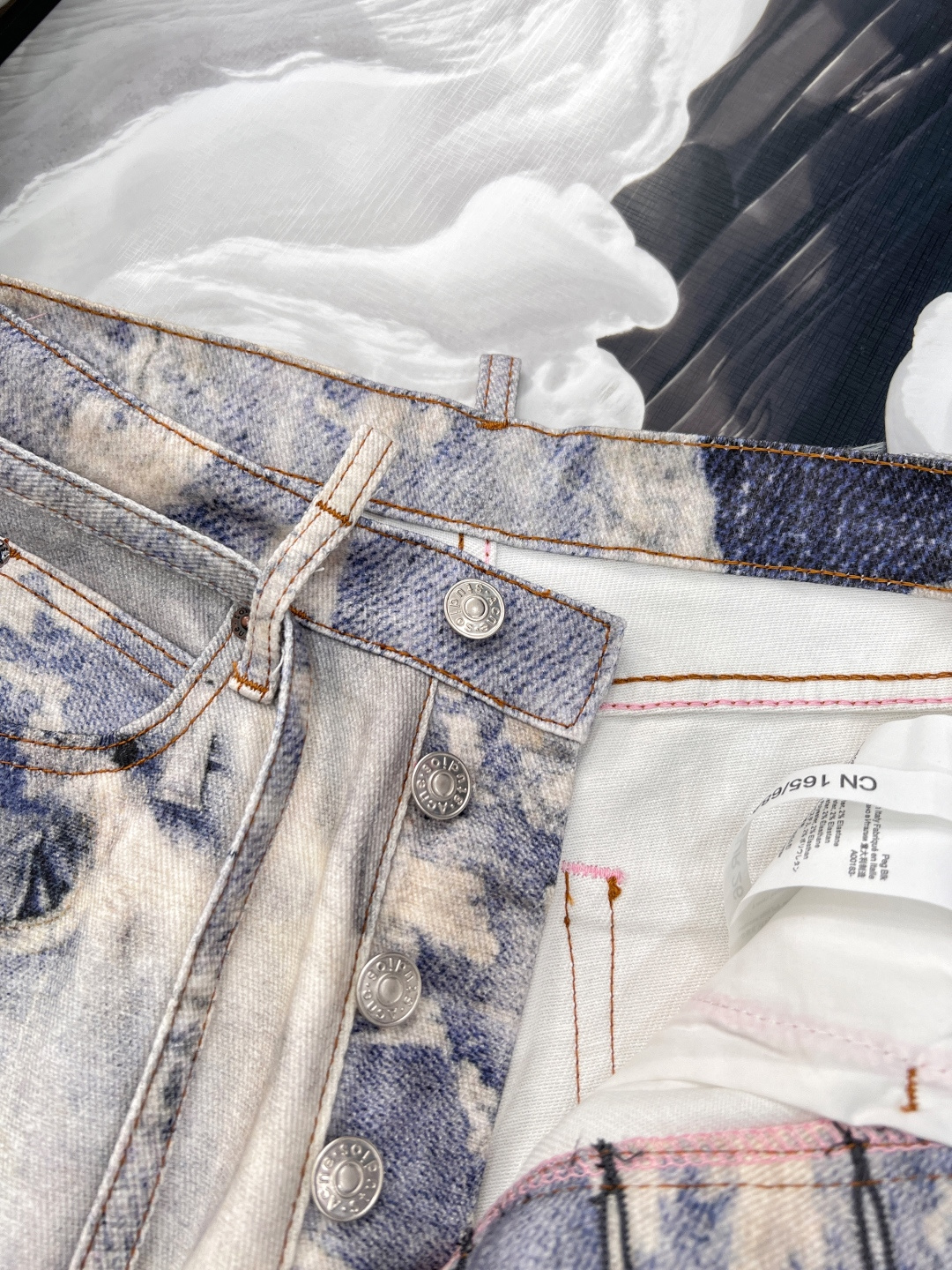 🆕AcneStudios2025新款复古潮牌AC风格做旧水系油画废土风阔腿显瘦宽松牛仔裤, 正面纽扣和门