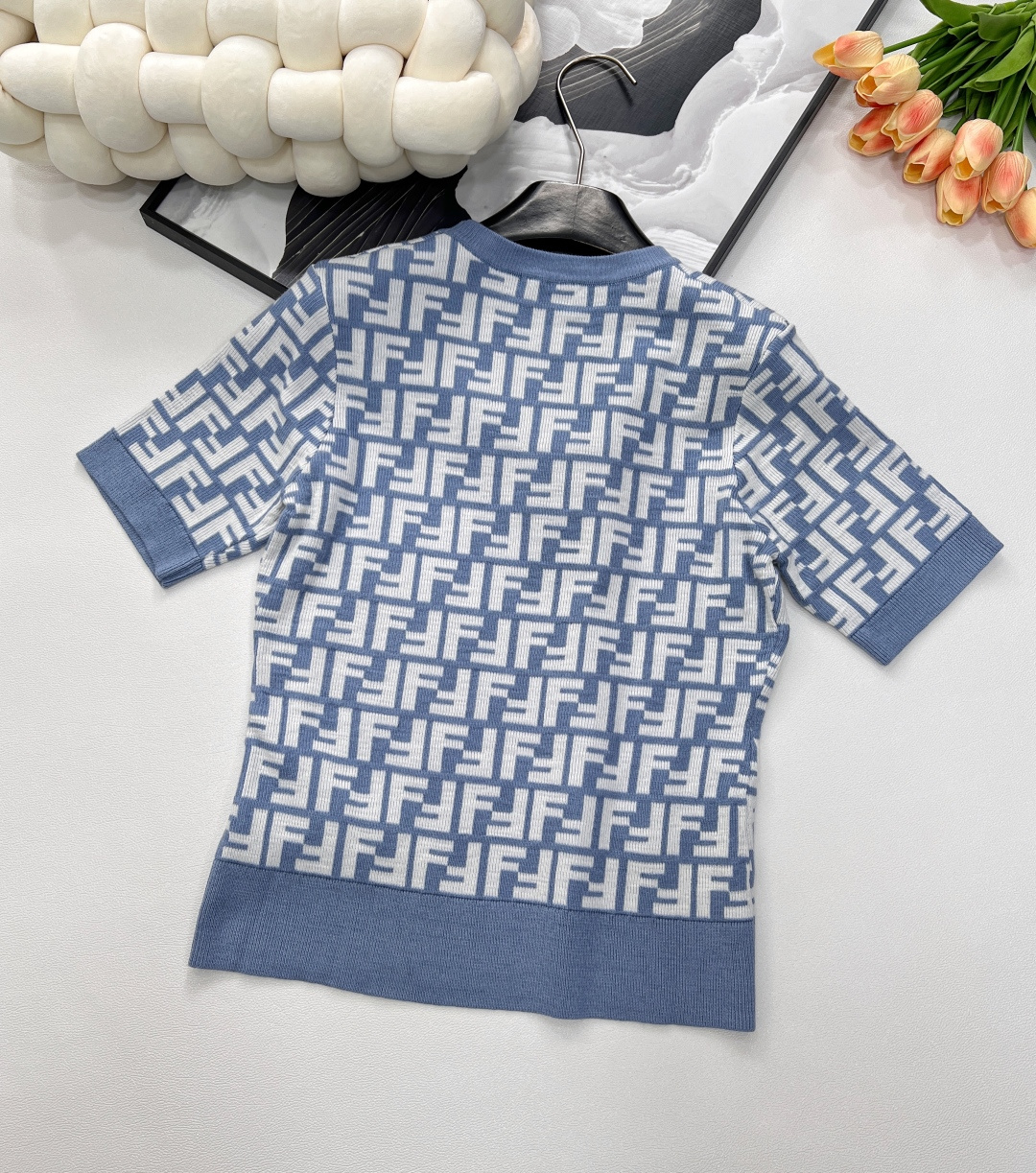 🆕 FENDI 经典FFLogo字母提花针织衫这款真的是美得冒泡😘春天里就要穿这种能抬人气质 明媚洋气的