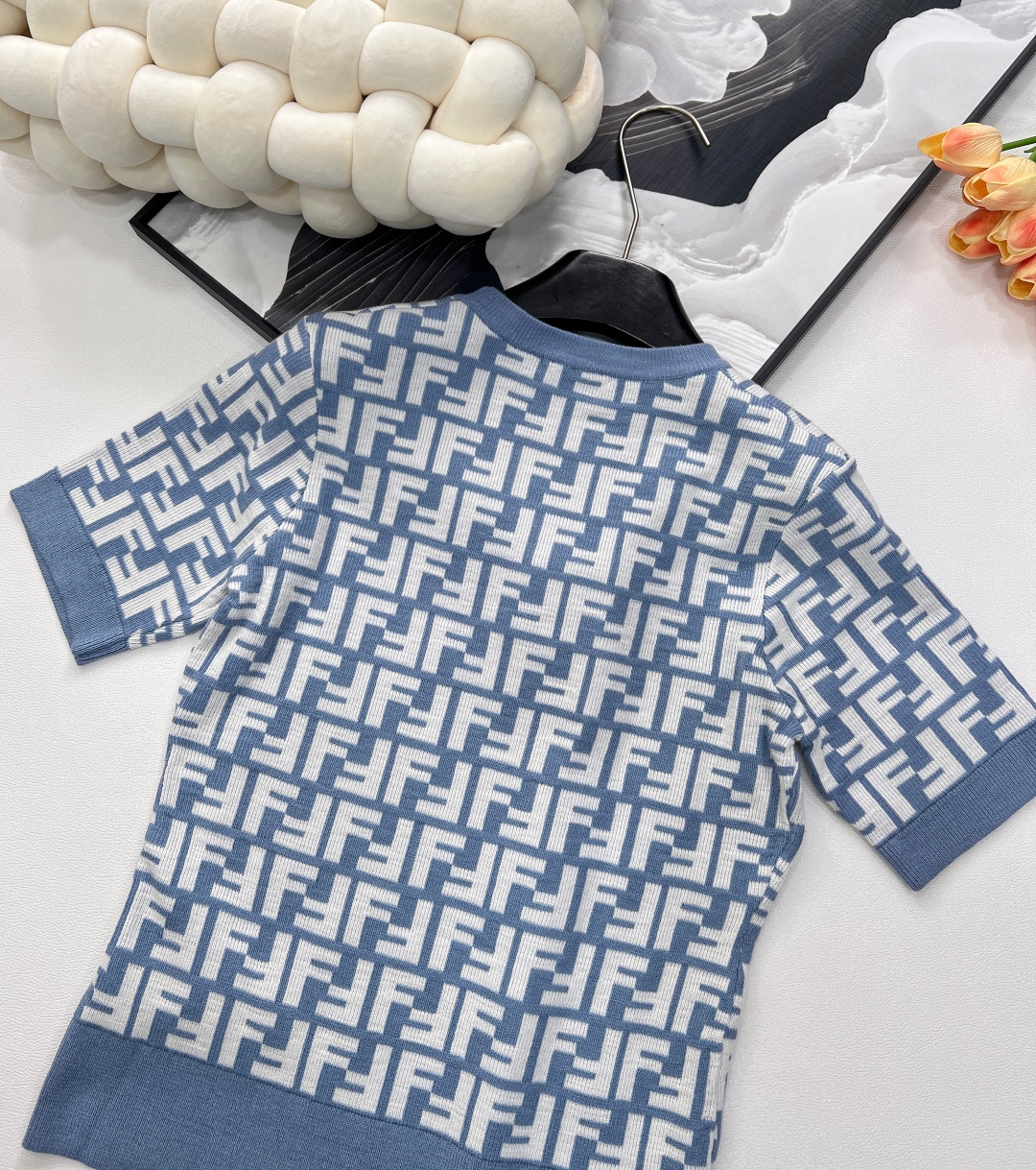 🆕 FENDI 经典FFLogo字母提花针织衫这款真的是美得冒泡😘春天里就要穿这种能抬人气质 明媚洋气的