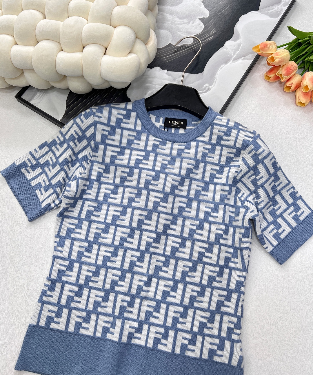 🆕 FENDI 经典FFLogo字母提花针织衫这款真的是美得冒泡😘春天里就要穿这种能抬人气质 明媚洋气的