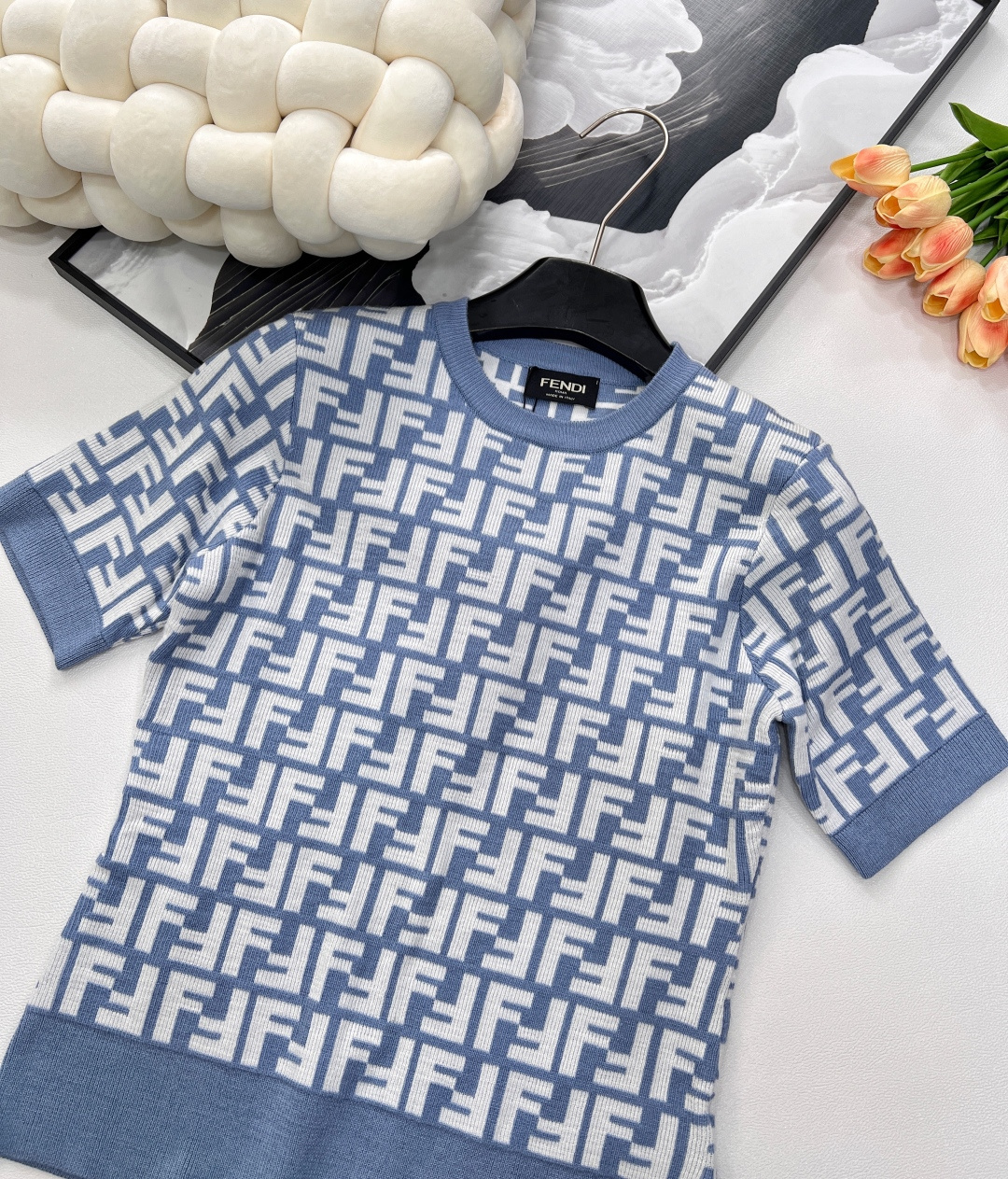 🆕 FENDI 经典FFLogo字母提花针织衫这款真的是美得冒泡😘春天里就要穿这种能抬人气质 明媚洋气的