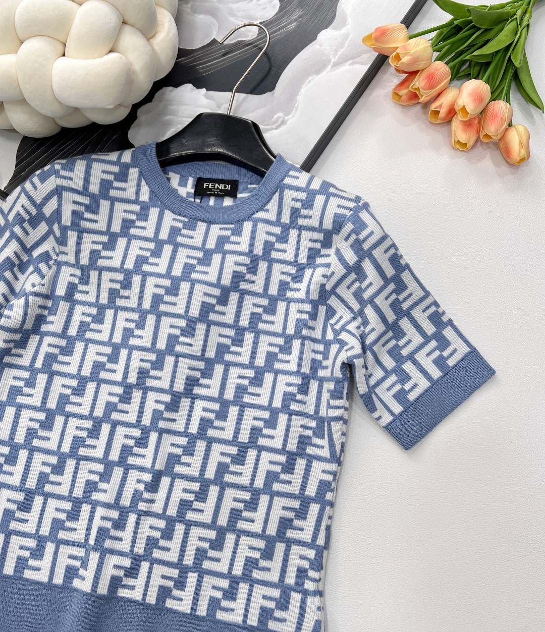 🆕 FENDI 经典FFLogo字母提花针织衫这款真的是美得冒泡😘春天里就要穿这种能抬人气质 明媚洋气的