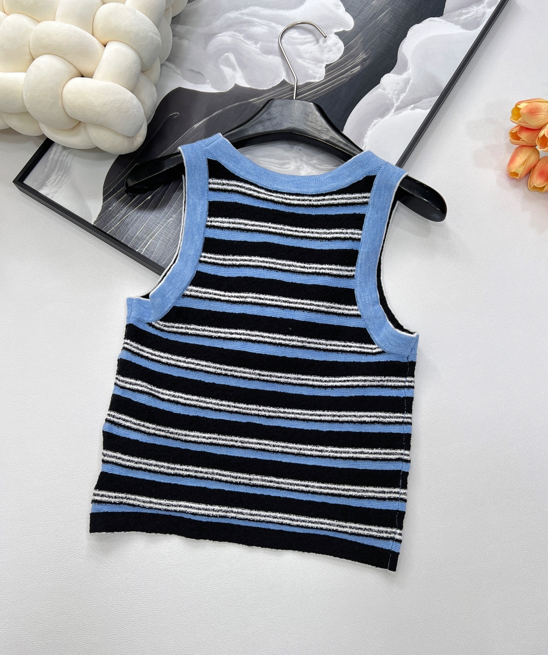 🆕Chanel25SS早春新款毛圈针织条纹背心丨高版出品！挖肩挂脖背心版型 通体满铺彩色条纹 重工钩针明