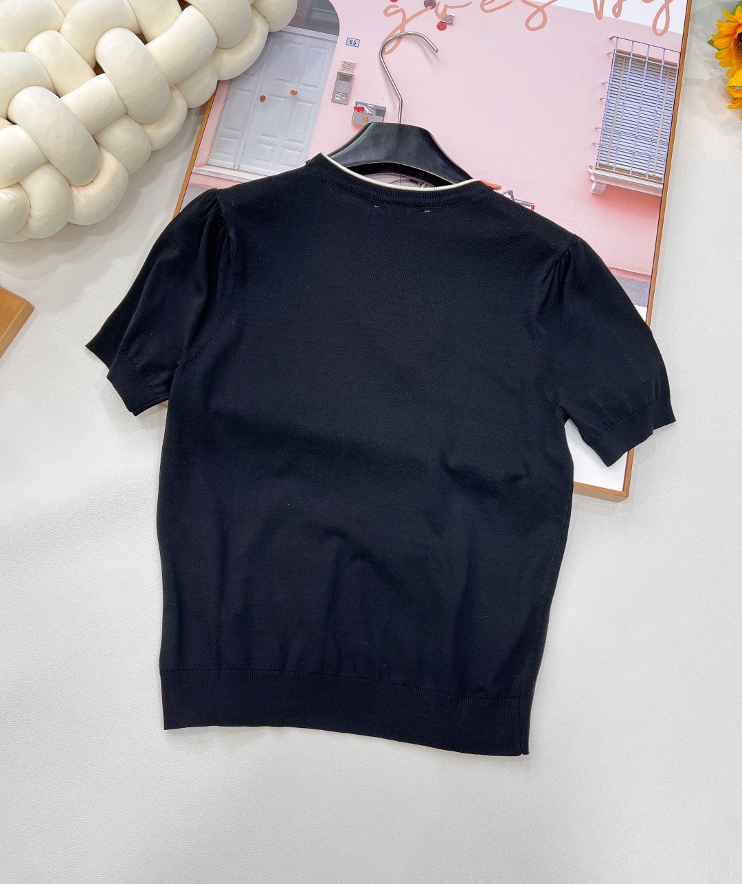 🆕Miumiu新款蝴蝶结撞色针织短袖，黑白撞色大胆且经典，鲜明色块拼接，瞬间打破常规，营造出强烈的视觉张