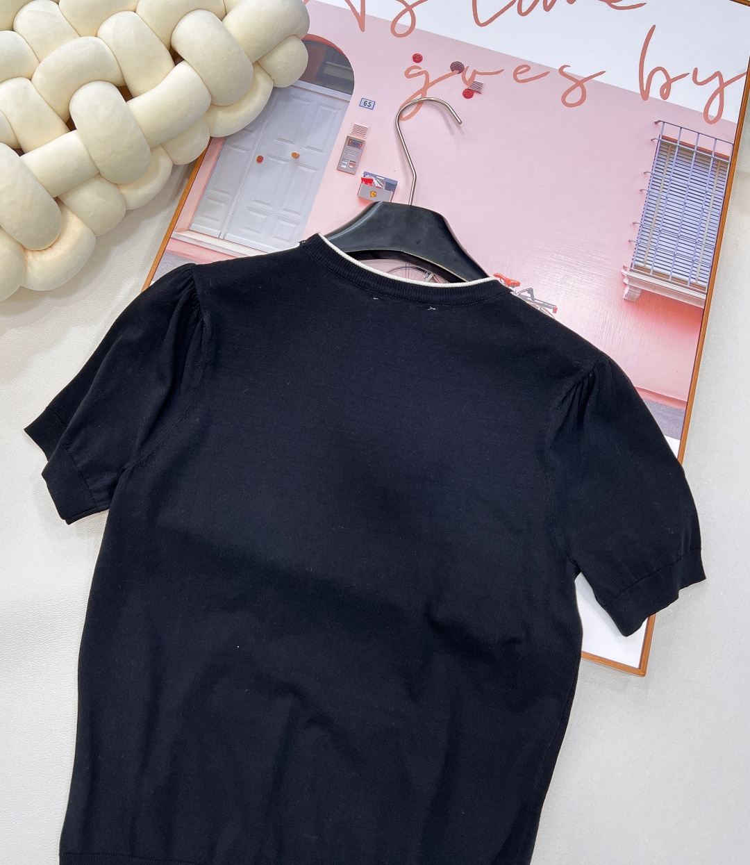 🆕Miumiu新款蝴蝶结撞色针织短袖，黑白撞色大胆且经典，鲜明色块拼接，瞬间打破常规，营造出强烈的视觉张