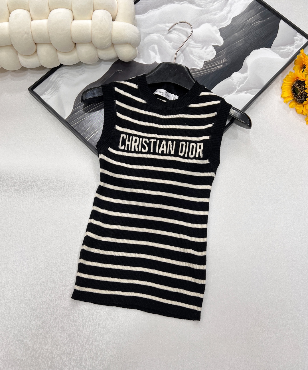 NO:624196,Dior25Ss new spring and summer striped knitted vest丨Exclusive high-end version!  Silk and linen yarn weaving, delicate texture, soft and comfortable, knitted short-sleeved cut, all-over fine knitting, thread binding adds exquisite tonality, matched with elastic fabric, regular version to wear fashionable temperament, slim and tolerant, all-over striped letter logo decoration on the chest and back to show the brand tonality, versatile style regardless of age and skin color, matched with skirts and trousers, suitable for age-reducing fashionable retro style, complete with three standards and four colors, size sml  coding,,dior,skirts,T-shirt,alexander wang19860909Dior25Ss春夏新款条纹针织背心丨独家高版出品！丝麻纱线织造 细腻肌理 柔软舒适 针织短袖裁剪 通体细密针织 螺纹包边增添精致调性 搭配弹性十足的面料 常规版型穿出时髦气质 显瘦包容身材 通体条纹胸前背后字母徽标装饰 展示品牌调性 百搭款式不挑年龄肤色 搭配裙装裤装 适配减龄时髦复古风格 三标齐全,四色出 尺码sml 编码,,dior,skirts,T-shirt,alexander wang,Women's clothing