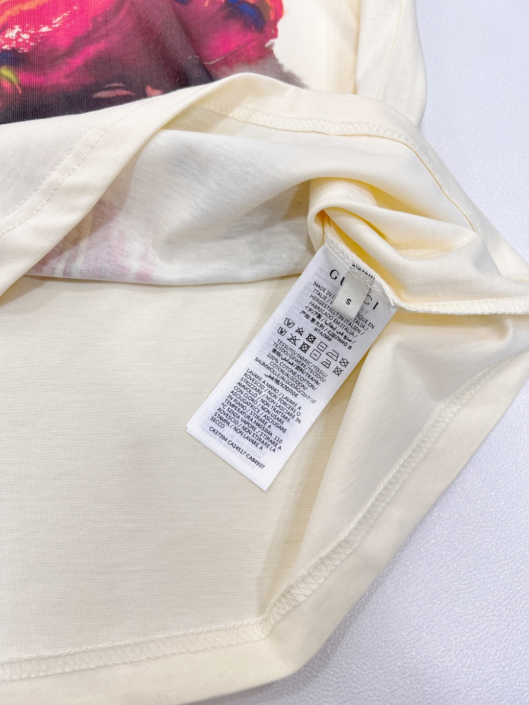 🆕 Gucci 可爱围巾🧣猫咪印花短袖T恤定制240克同缸染面料 手感非常舒服 上身亲肤舒适！！特别活力