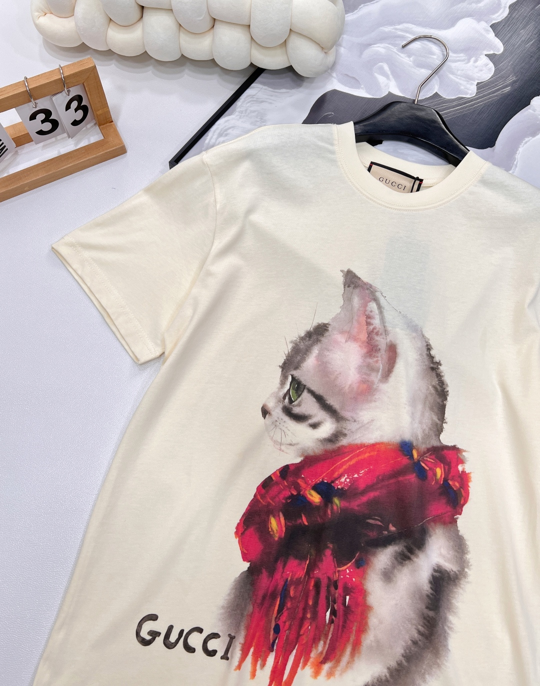 🆕 Gucci 可爱围巾🧣猫咪印花短袖T恤定制240克同缸染面料 手感非常舒服 上身亲肤舒适！！特别活力