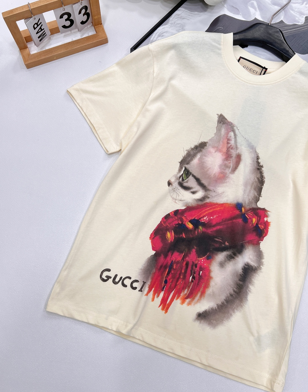🆕 Gucci 可爱围巾🧣猫咪印花短袖T恤定制240克同缸染面料 手感非常舒服 上身亲肤舒适！！特别活力
