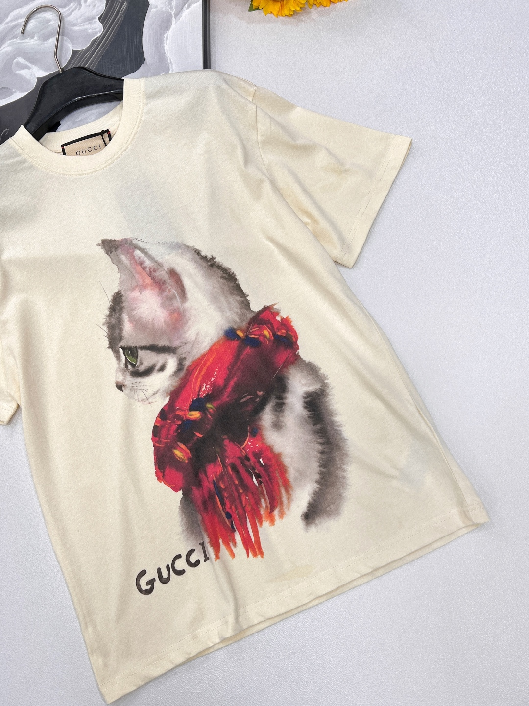 🆕 Gucci 可爱围巾🧣猫咪印花短袖T恤定制240克同缸染面料 手感非常舒服 上身亲肤舒适！！特别活力