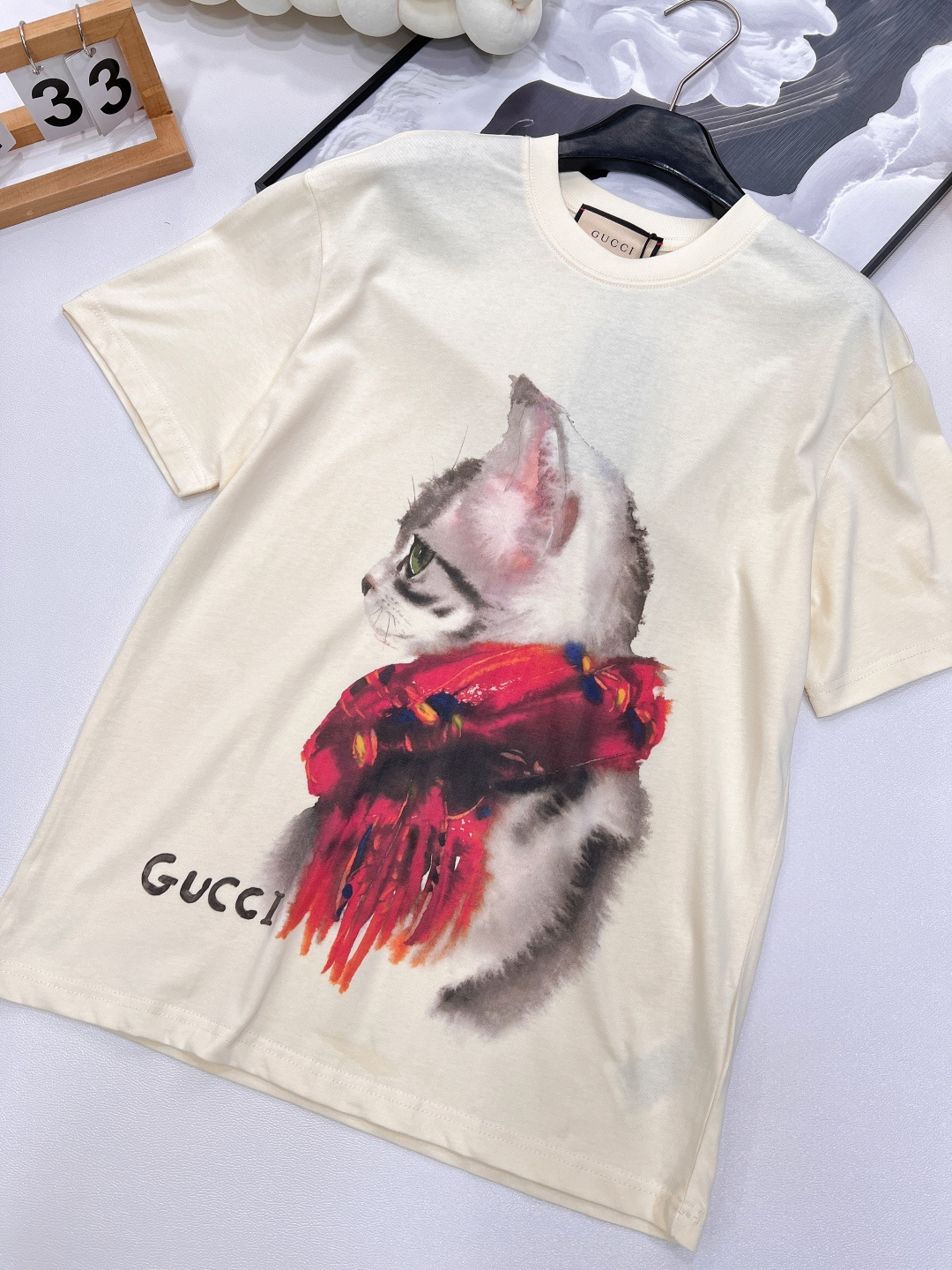 🆕 Gucci 可爱围巾🧣猫咪印花短袖T恤定制240克同缸染面料 手感非常舒服 上身亲肤舒适！！特别活力
