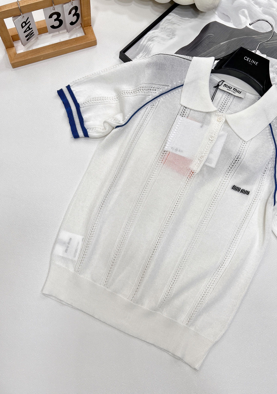 🆕Miumiu2025新款插肩条纹针织短袖，定制YB纱线织造 质感高级光泽舒适 针织翻领半开襟上衣剪裁 