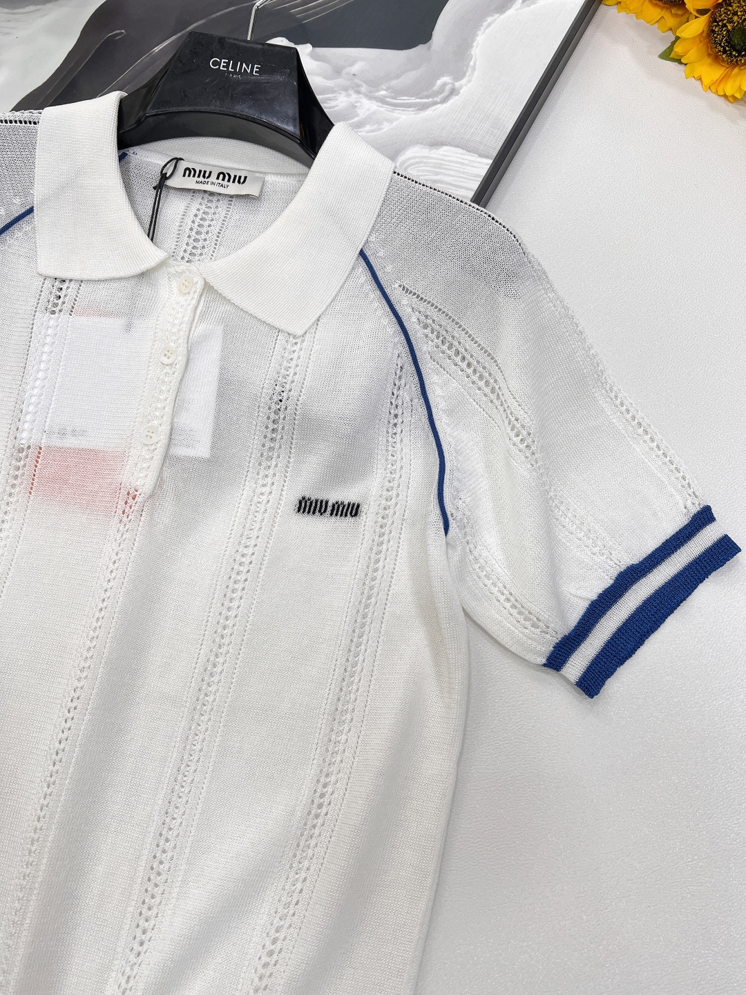 🆕Miumiu2025新款插肩条纹针织短袖，定制YB纱线织造 质感高级光泽舒适 针织翻领半开襟上衣剪裁 