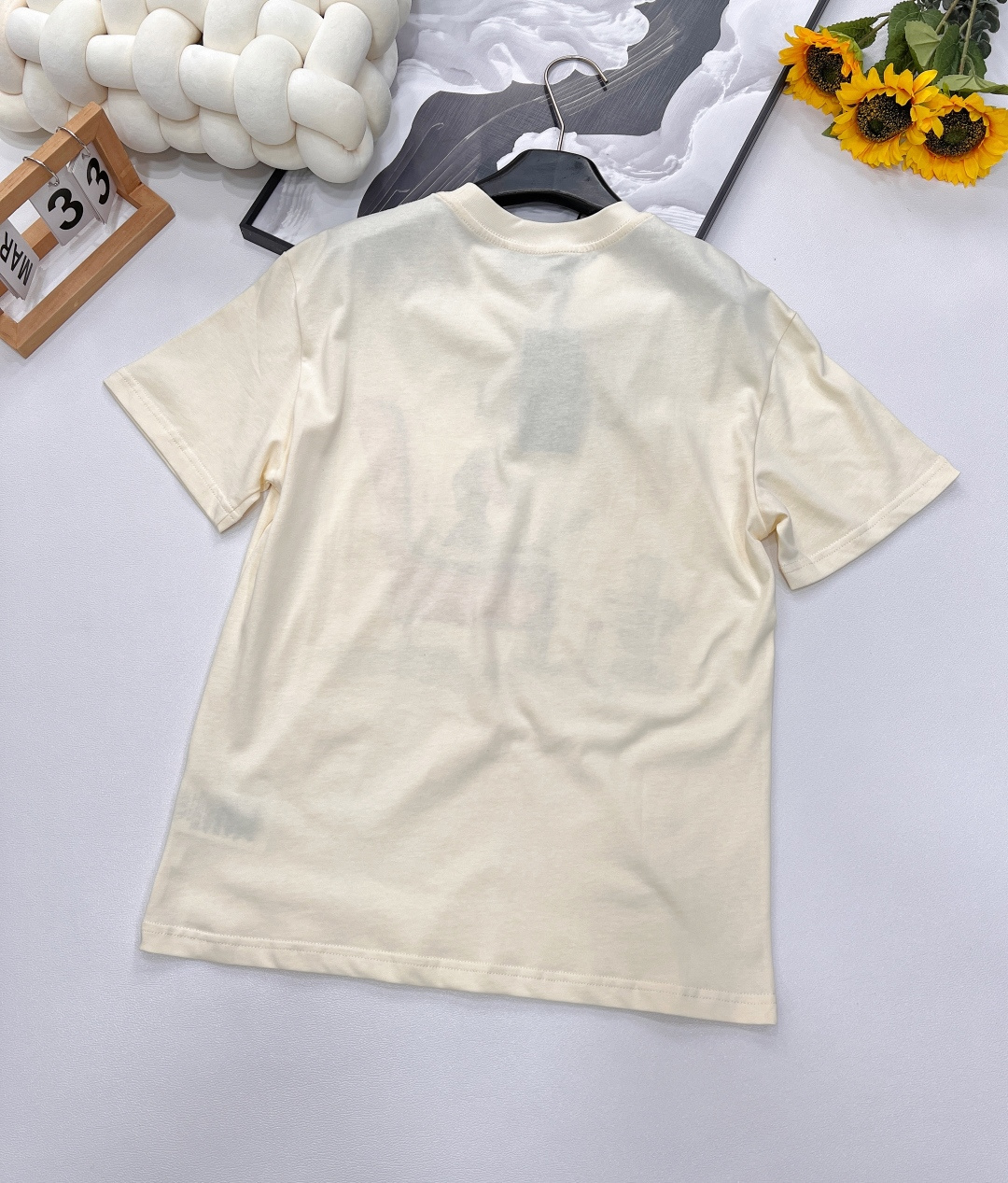 🆕 GUCCI 插画师联名可爱小狗图案短袖T恤设计感十足 干净又清爽 满满的青春活力 真的狠难不爱啊！凹