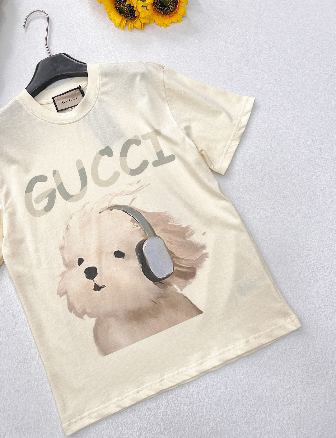 🆕 GUCCI 卡通可爱耳机狗狗印花图案短袖T恤设计感十足 干净又清爽 满满的青春活力 真的狠难不爱啊！