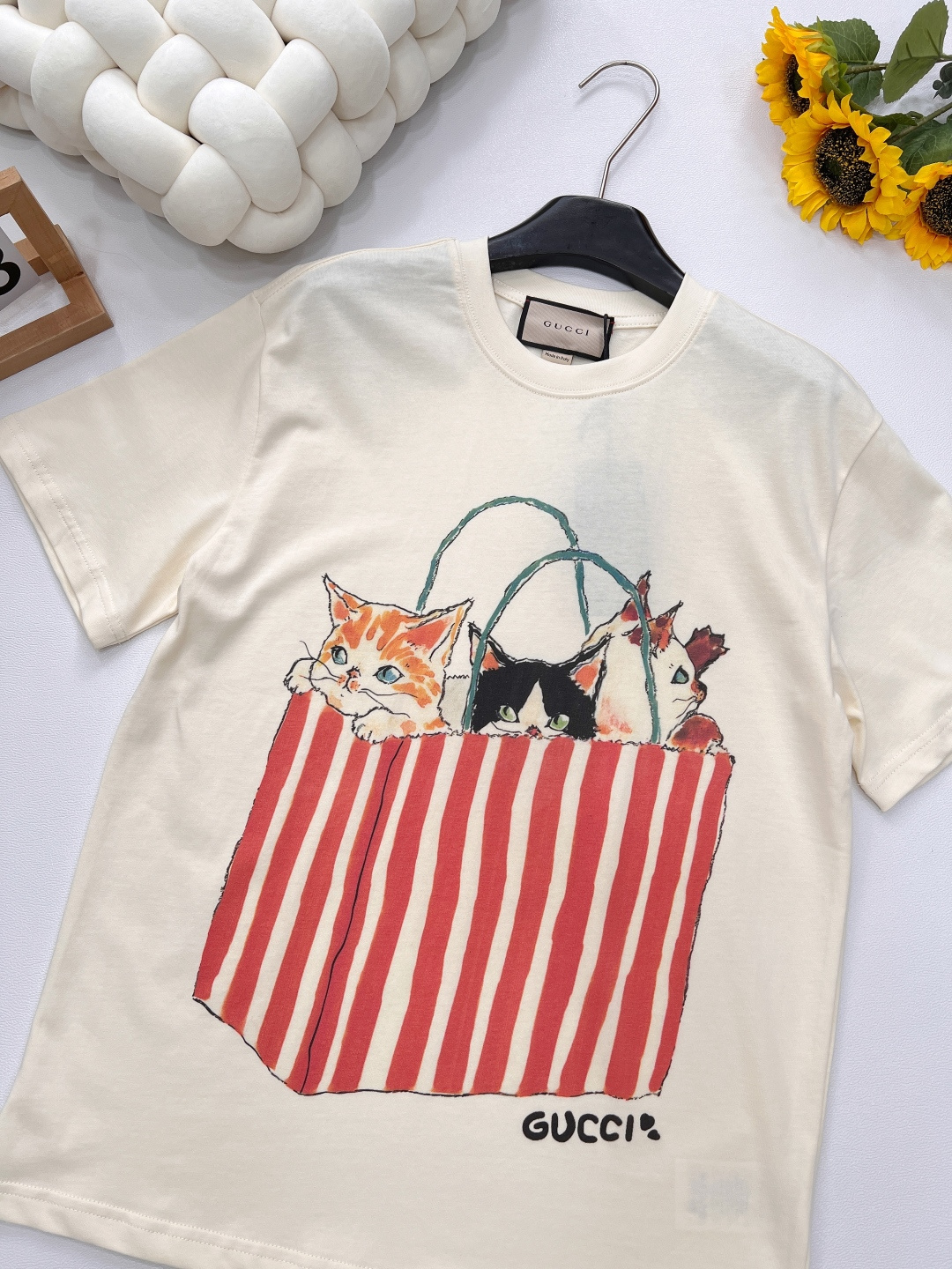 🆕 Gucci 手袋可爱猫咪印花短袖T恤定制240克同缸染面料 手感非常舒服 上身亲肤舒适！！特别活力又
