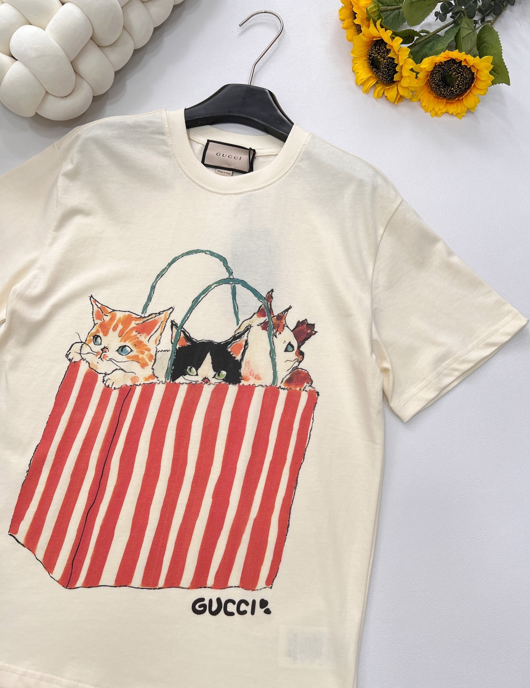 🆕 Gucci 手袋可爱猫咪印花短袖T恤定制240克同缸染面料 手感非常舒服 上身亲肤舒适！！特别活力又