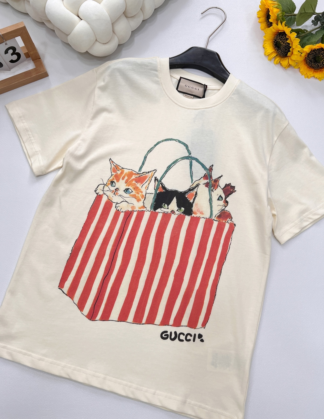 🆕 Gucci 手袋可爱猫咪印花短袖T恤定制240克同缸染面料 手感非常舒服 上身亲肤舒适！！特别活力又