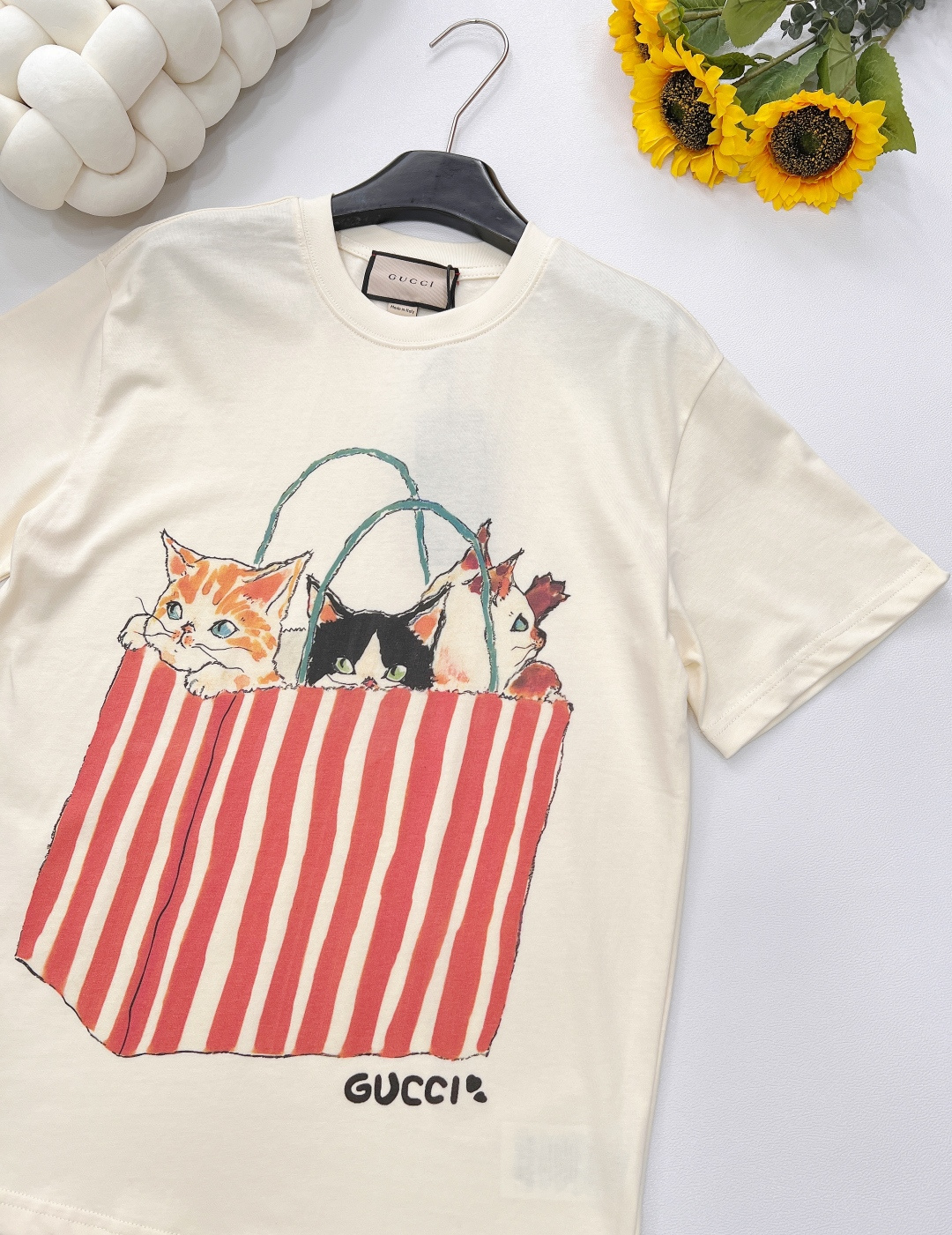 🆕 Gucci 手袋可爱猫咪印花短袖T恤定制240克同缸染面料 手感非常舒服 上身亲肤舒适！！特别活力又