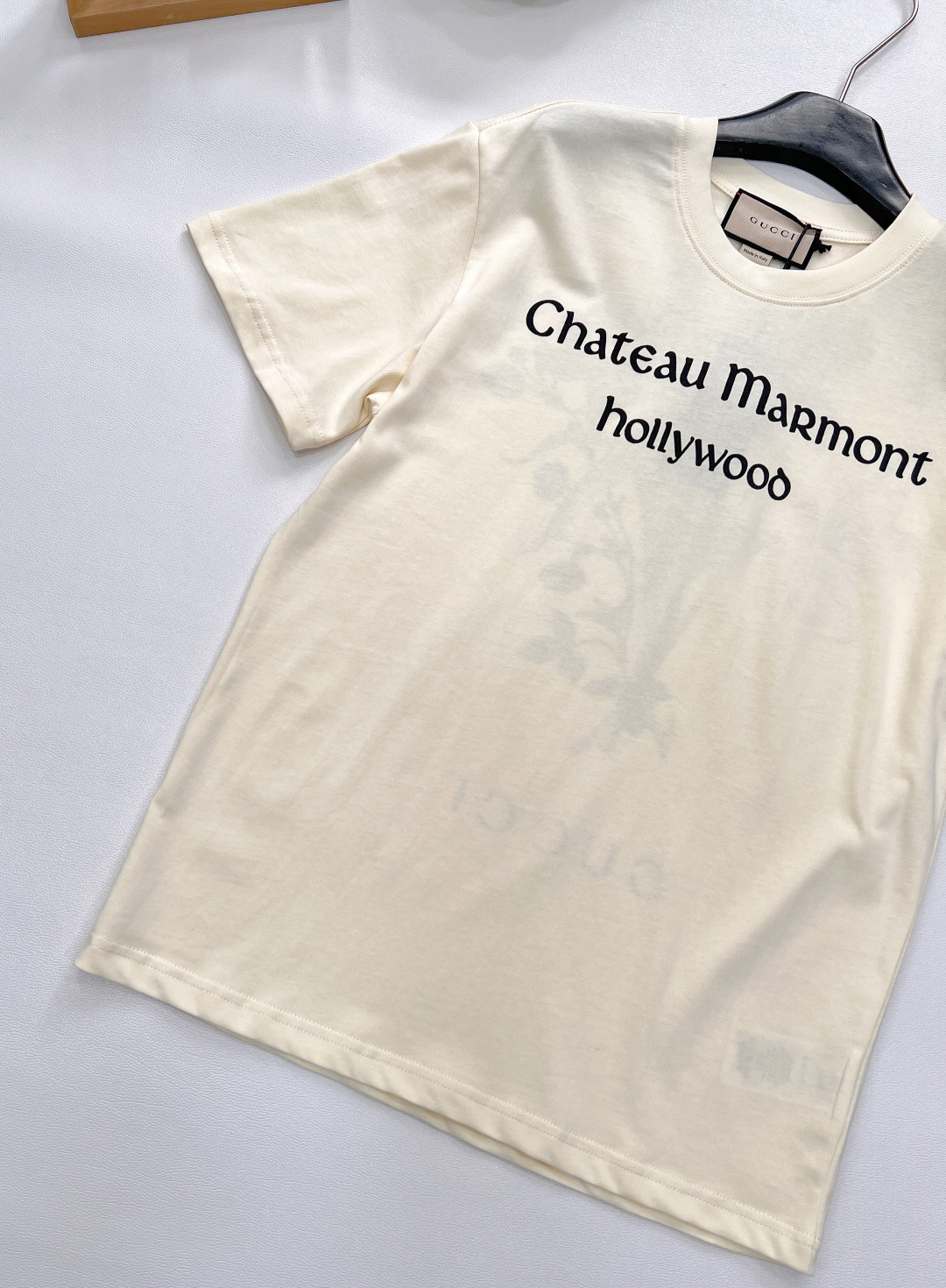 🆕Gucci 马尔蒙庄园 - 字母标语花卉T恤💐 绝迹款再度翻单归来！最最经典的米胚色🤩高支数全棉面料，
