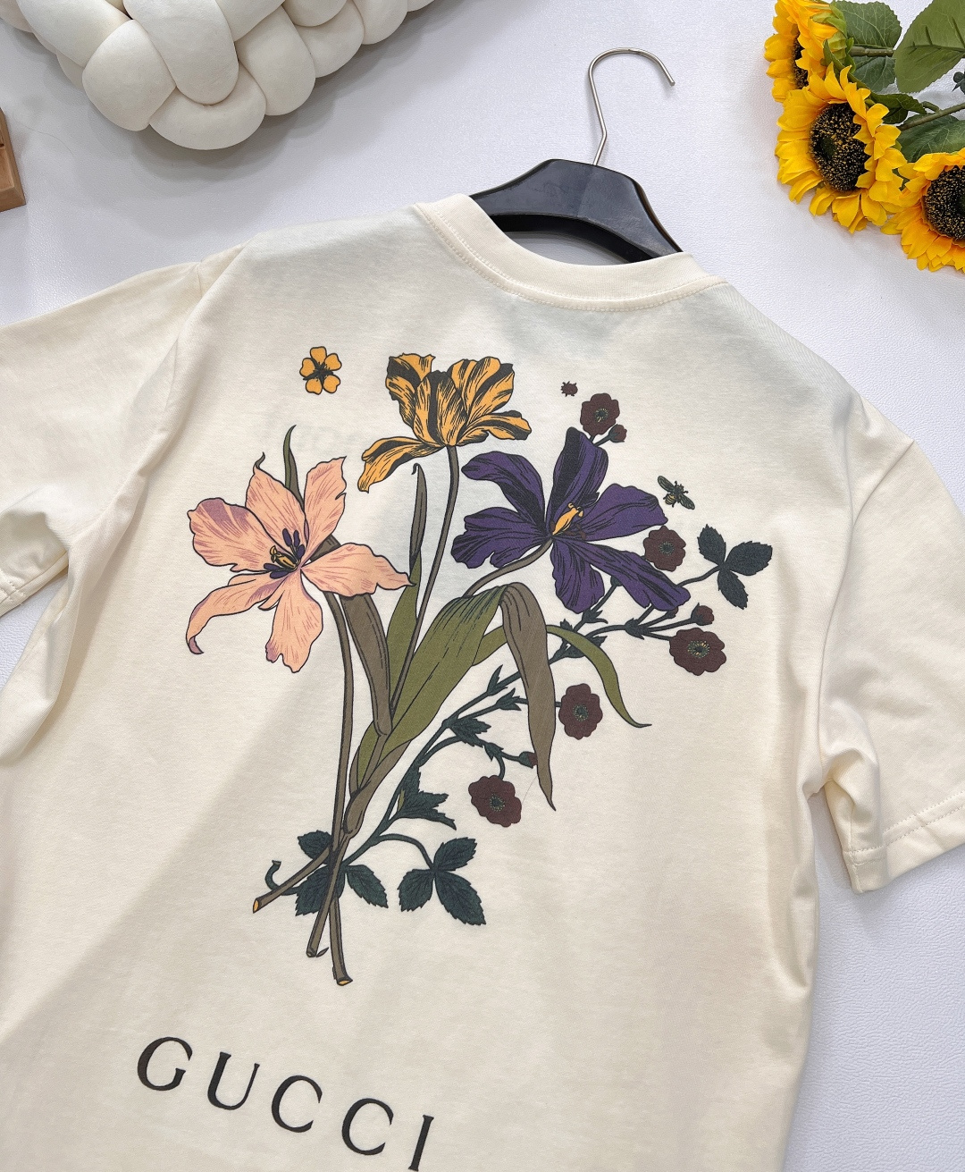 🆕Gucci 马尔蒙庄园 - 字母标语花卉T恤💐 绝迹款再度翻单归来！最最经典的米胚色🤩高支数全棉面料，
