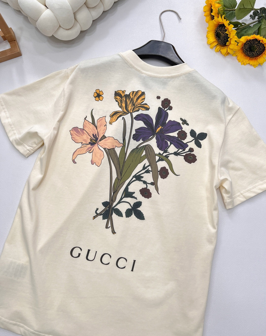 🆕Gucci 马尔蒙庄园 - 字母标语花卉T恤💐 绝迹款再度翻单归来！最最经典的米胚色🤩高支数全棉面料，