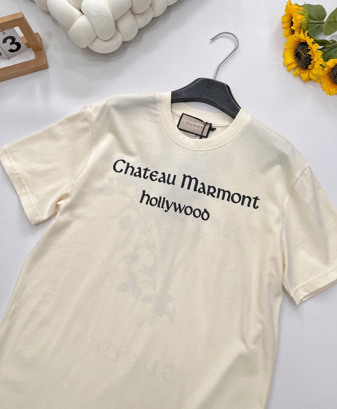 🆕Gucci 马尔蒙庄园 - 字母标语花卉T恤💐 绝迹款再度翻单归来！最最经典的米胚色🤩高支数全棉面料，