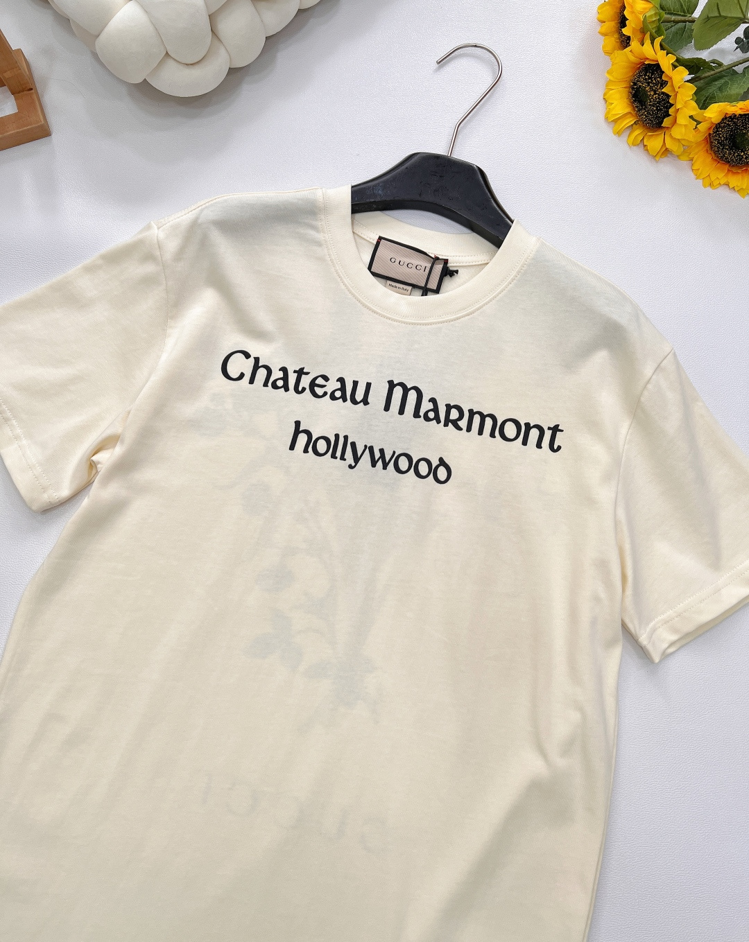 🆕Gucci 马尔蒙庄园 - 字母标语花卉T恤💐 绝迹款再度翻单归来！最最经典的米胚色🤩高支数全棉面料，