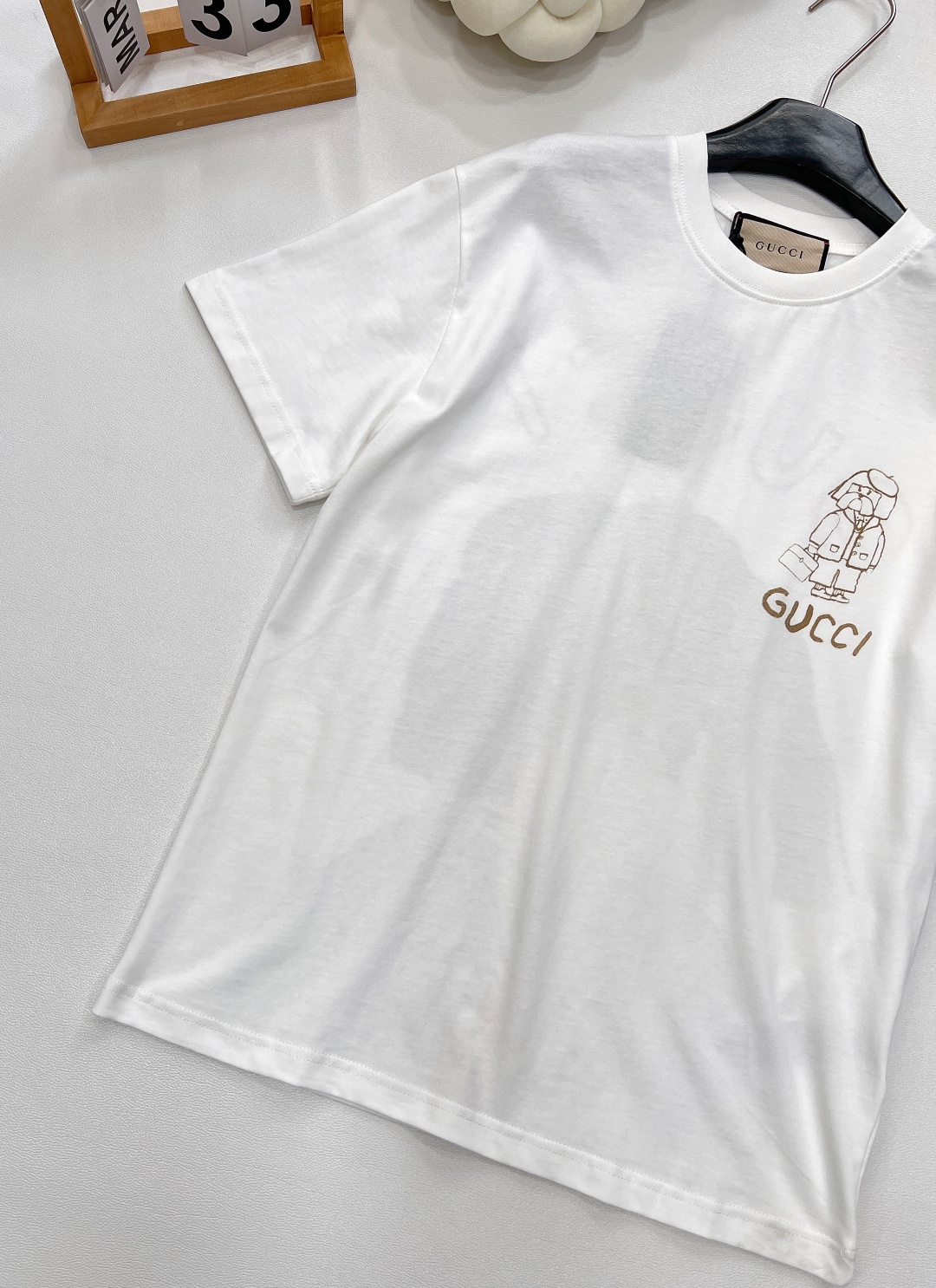 🆕 GUCCI 插画师联名卡通小狗印花短袖T恤计感十足 干净又清爽 满满的青春活力 真的狠难不爱啊！凹起