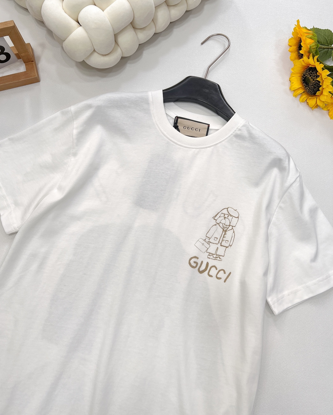 🆕 GUCCI 插画师联名卡通小狗印花短袖T恤计感十足 干净又清爽 满满的青春活力 真的狠难不爱啊！凹起