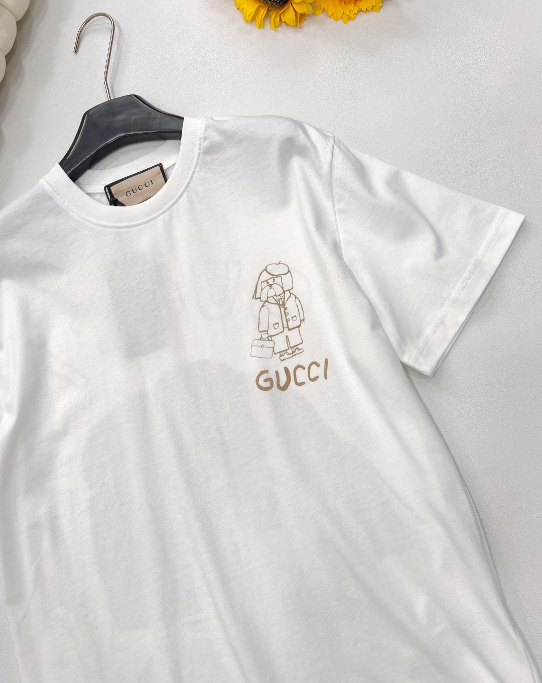 🆕 GUCCI 插画师联名卡通小狗印花短袖T恤计感十足 干净又清爽 满满的青春活力 真的狠难不爱啊！凹起
