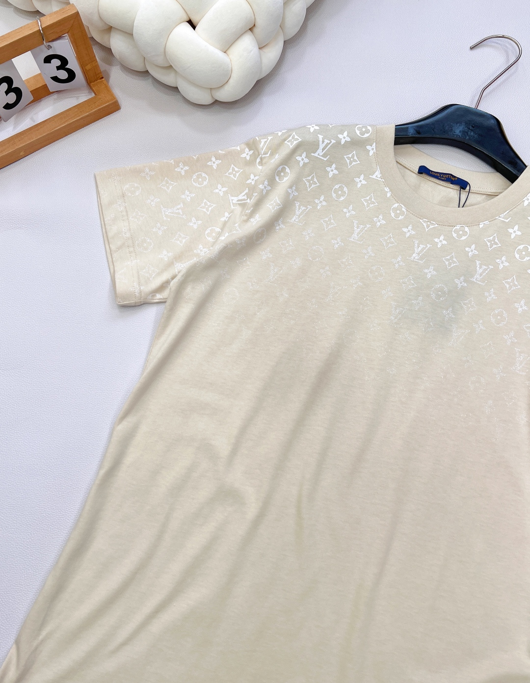 🆕Louis Vuitton 新款渐变Logo短袖T 潮人必备单品 满Logo印花彰显驴🏠绝无仅有的特色