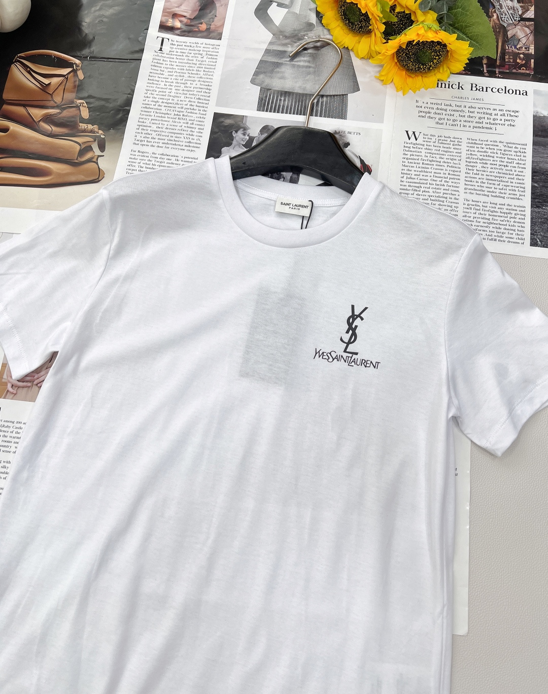 🆕YSL 字母印花休闲短袖T恤，采用100%密织棉质面料绵柔触感，亲肤透气 面料很有质感手感柔软舒适，上